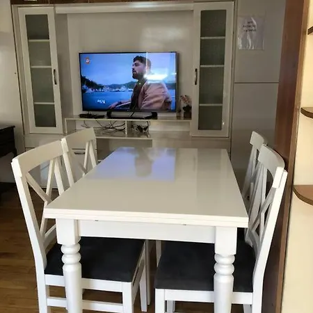 Comfortable Apt. Very Good Location 2 Bedroom Apartamento Istambul