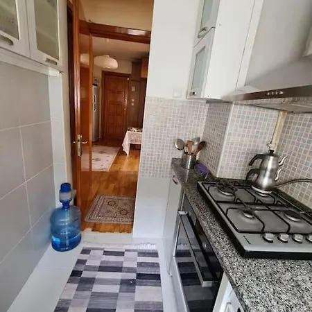 Comfortable Apt. Very Good Location 2 Bedroom