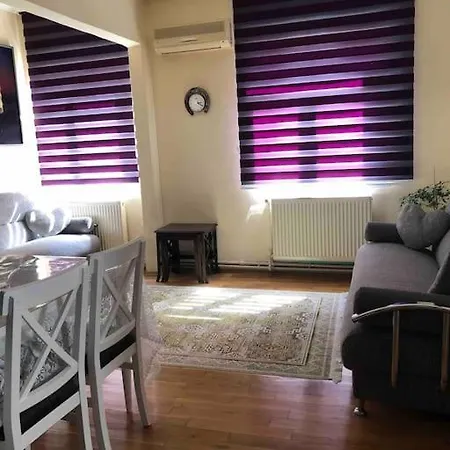 Comfortable Apt. Very Good Location 2 Bedroom Apartamento Istambul