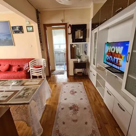 Comfortable Apt. Very Good Location 2 Bedroom Apartamento Istambul