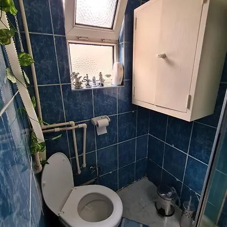 Comfortable Apt. Very Good Location 2 Bedroom Istambul