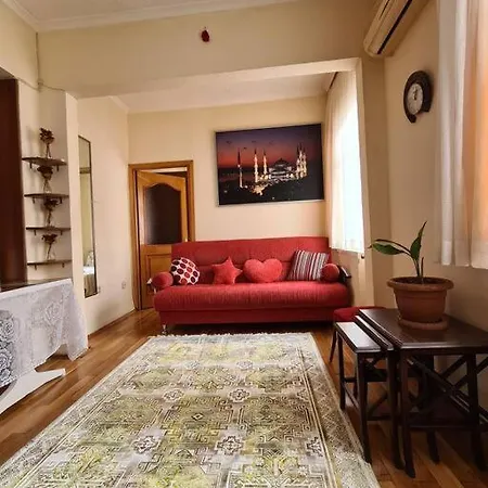 Comfortable Apt. Very Good Location 2 Bedroom