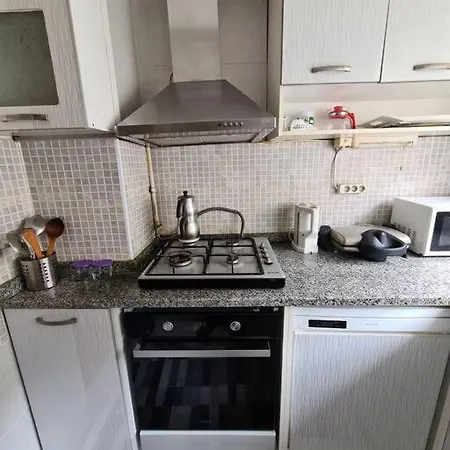 Comfortable Apt. Very Good Location 2 Bedroom Apartamento
