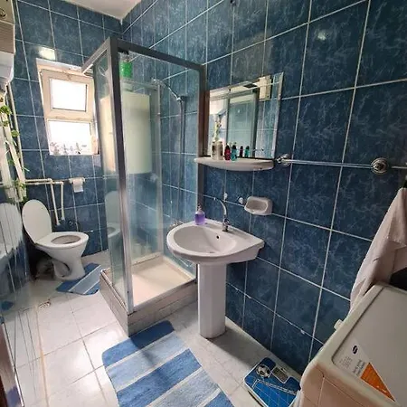 Comfortable Apt. Very Good Location 2 Bedroom Apartament *