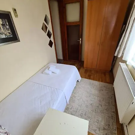 Comfortable Apt. Very Good Location 2 Bedroom Apartamento Estambul