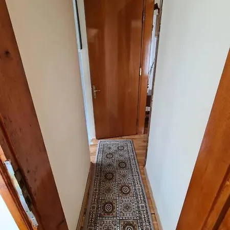 Comfortable Apt. Very Good Location 2 Bedroom