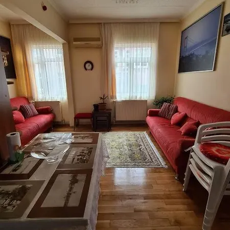 Comfortable Apt. Very Good Location 2 Bedroom *