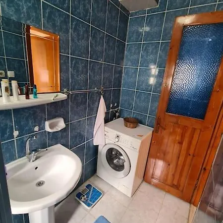 Appartement Comfortable Apt. Very Good Location 2 Bedroom Istanboel